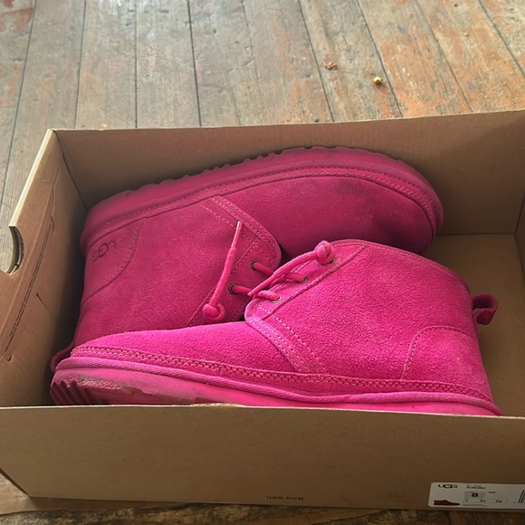 Pink uggs